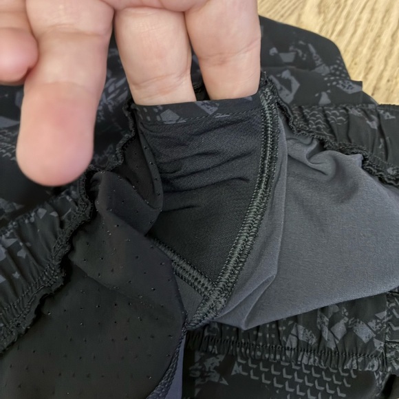 Lululemon Men Black Surge 6" Linerless Barrys Shorts M - Picture 8 of 13